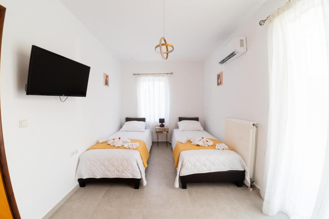 Villa Nontas Ntina With Private Pool & Playground Rethymno (Crete)