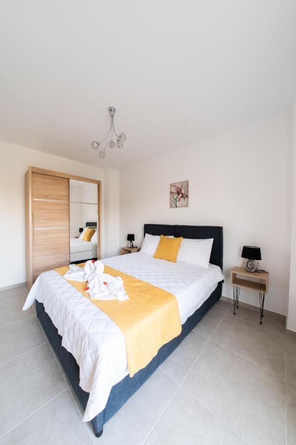 Nontas Ntina With Private Pool & Playground