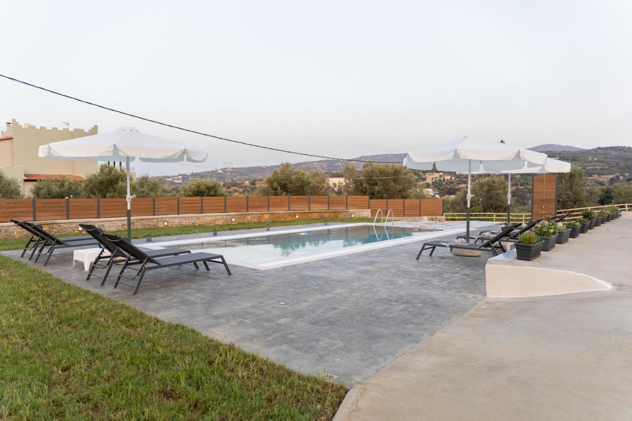 Nontas Ntina With Private Pool & Playground