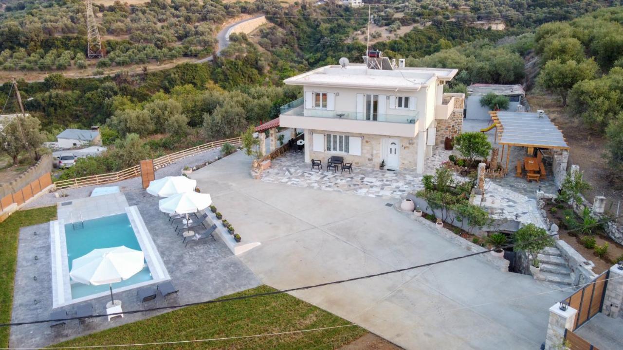 Nontas Ntina With Private Pool & Playground